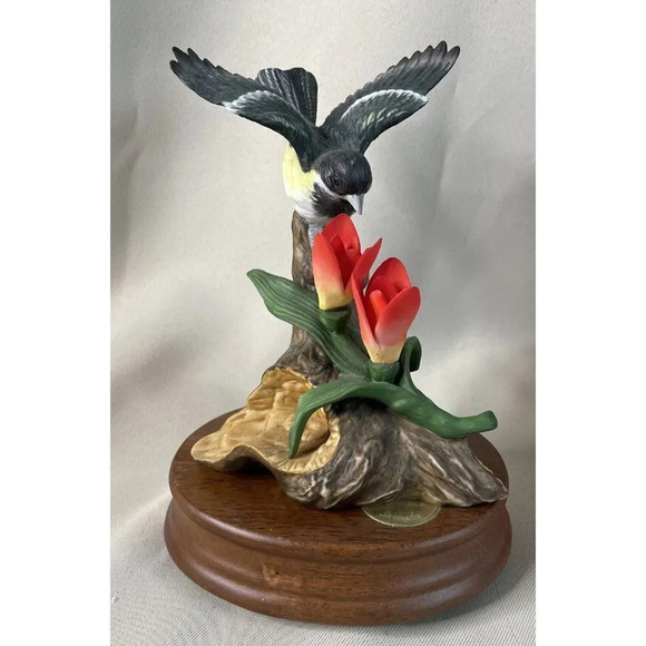 Springtime‎ Serenades Chickadee Bird Heritage House With Music Box Stand Works - Picture 1 of 6